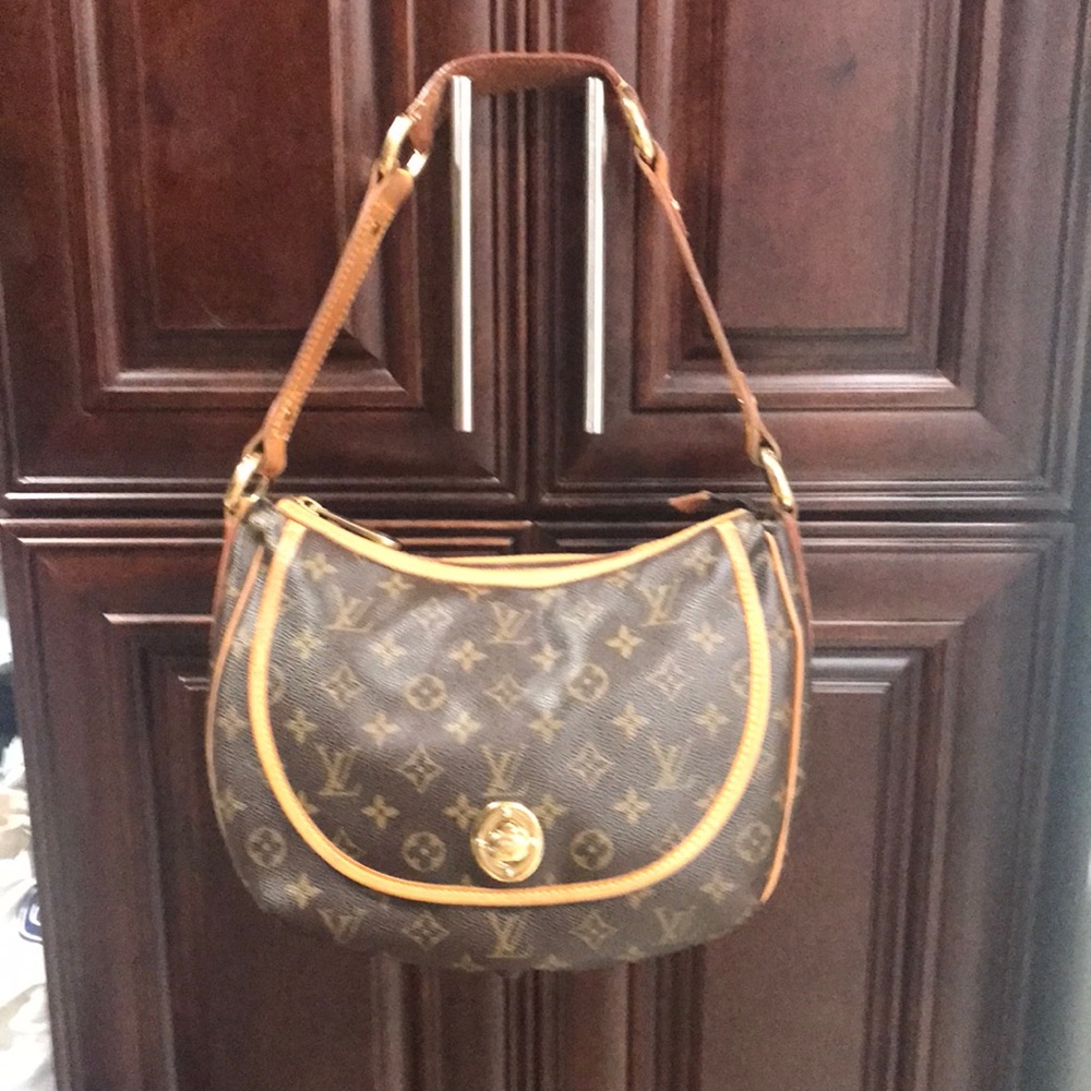 Louis Vuitton vintage well love bag no stains no marks